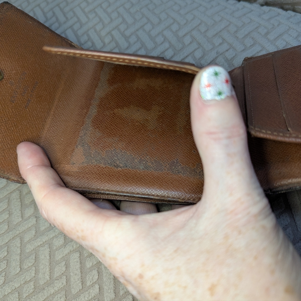 Louis Vuitton Compact Monogram Wallet - Picture 10 of 12